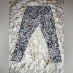 Cato Leggings with Black and Gray Paisley Design